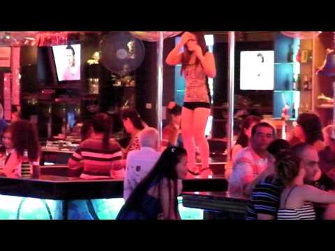 walking street pattaya nightlife what a crazy town